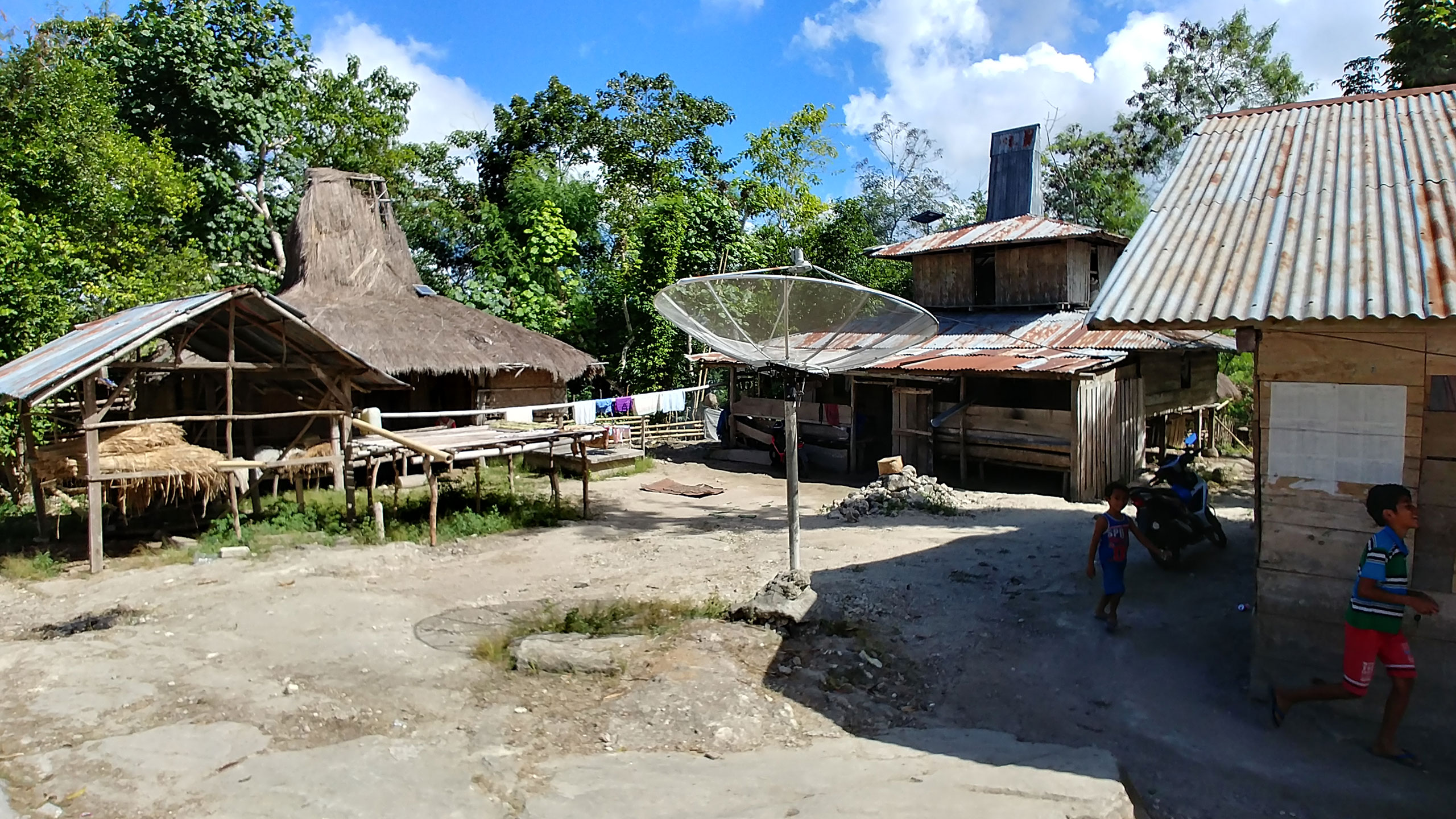 Improving water with volunteering project in Sumba Area